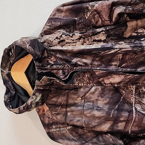 Cabela's Herters Women's Mossy Oak Camo Jacket - Picture 2 of 13